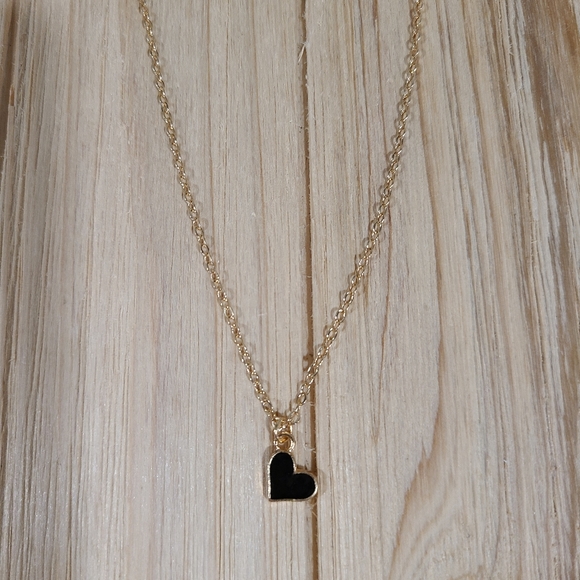 🖤🖤BACK IN STOCK🖤🖤Black Hanging Heart Necklace on a GOLD Necklace 🖤🖤 - Picture 10 of 11